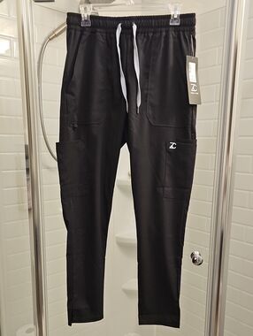 Zinnia Core Women's Black Slim Fit Scrub Pants. NWT.